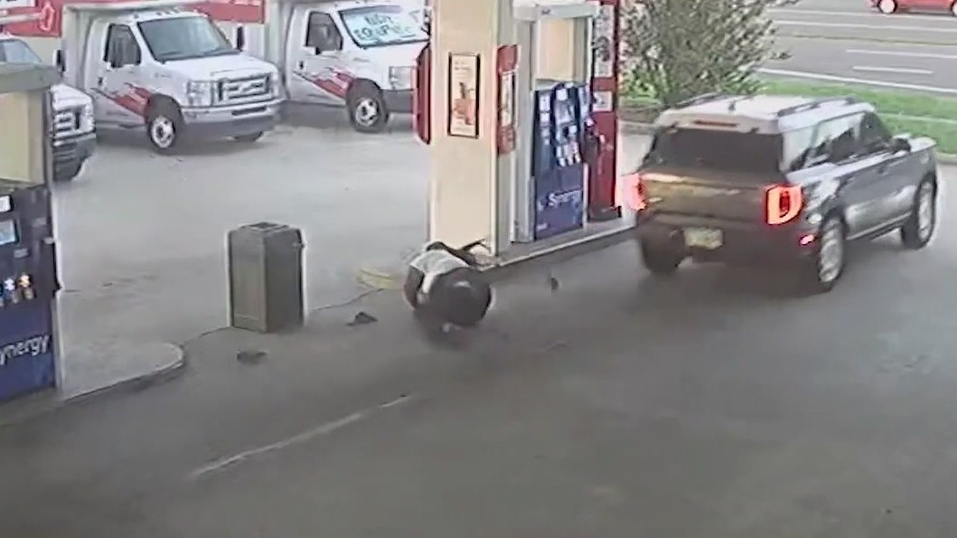 Florida woman carjacked at the gas pump